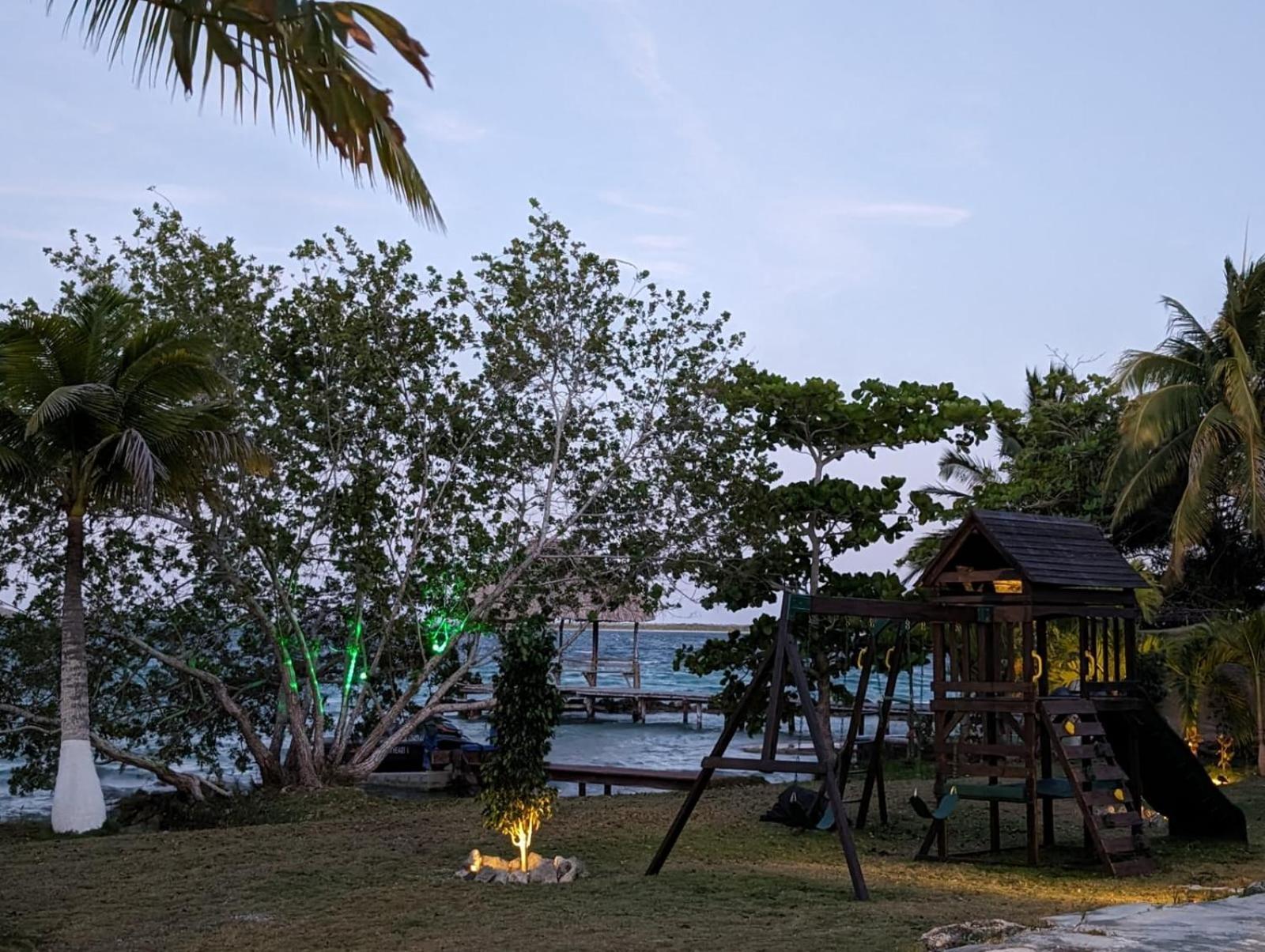 Cabana Con Muelle Privado En La Laguna De Bacalar Exterior photo